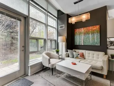 33 Elm Drive W 110, Mississauga, ON L5B 4M2