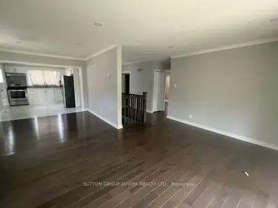 1454 Thorndyke Crescent, Mississauga, ON L4X 1R3