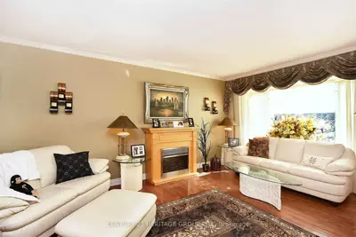 2515 WINDWOOD Drive, Mississauga, ON L5N 2A8