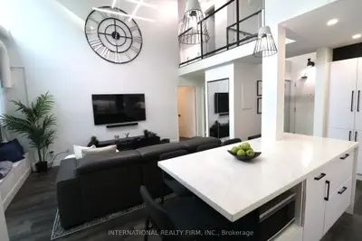 300 Manitoba Street 105, Toronto W06, ON M8Y 4G5