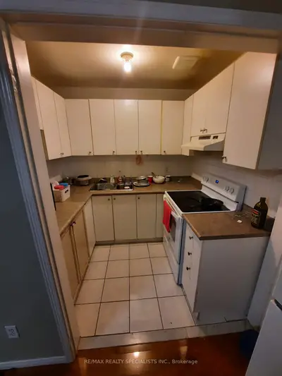 5895 Delle Donne Drive, Mississauga, ON L5M 6R8