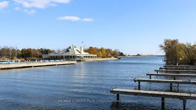 1063 Douglas Mccurdy Comm Circle, Mississauga, On L5l 3h9