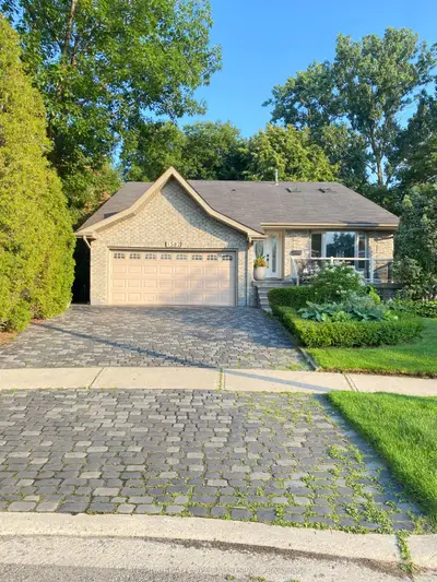 1582 Hermant Court, Mississauga, On L5h 3t2