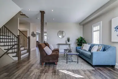 7299 Waldorf Way, Mississauga, ON L5N 7P7