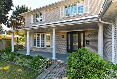 2 Redthorn Court, Toronto W08, ON M9C 3K1