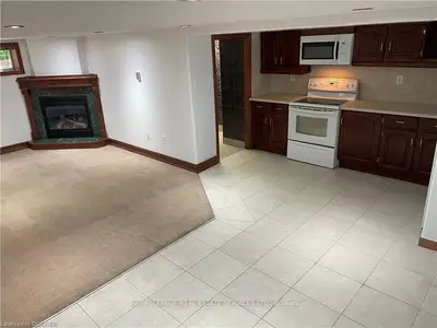 132 ELMWOOD Road Lower, Oakville, ON L6K 2A7