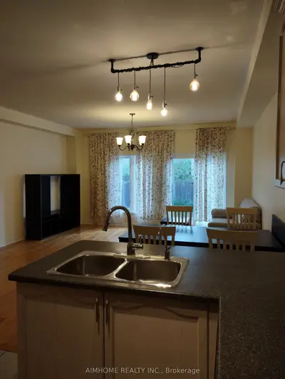 5172 Angel Stone Drive, Mississauga, ON L5M 0L4