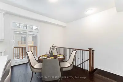 2102 Royal Gala Circle, Mississauga, ON L4Y 0H2