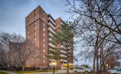 3105 Queen Frederica Drive 705, Mississauga, ON L4Y 3A5