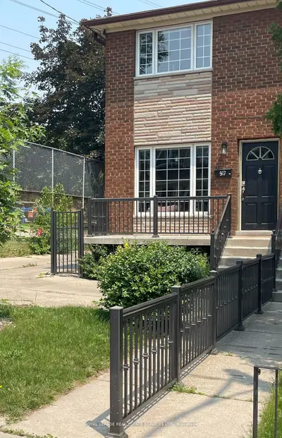 917 St Clarens Avenue, Toronto W02, ON M6H 3X5