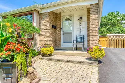 3283 Chokecherry Crescent, Mississauga, ON L5L 1B1