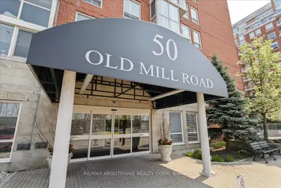 50 OLD MILL Road 402, Oakville, ON L6J 7W1
