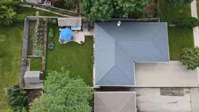 1520 Karenza Road, Mississauga, ON L5J 3W4