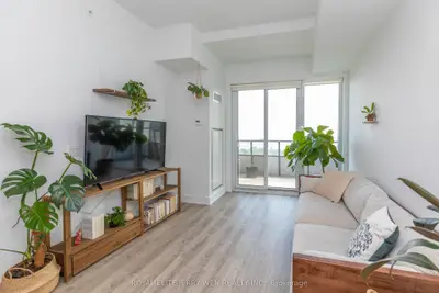30 Shore Breeze Drive 1320, Toronto W06, ON M8V 0J1