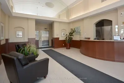 1359 Rathburn Road E 906, Mississauga, ON L4W 5P7