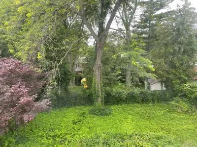 1348 Hollyrood Avenue, Mississauga, On L5g 3j4