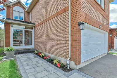5300 Floral Hill Crescent, Mississauga, ON L5V 1V2