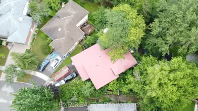 1140 Pomona Court, Mississauga, ON L5C 1N2