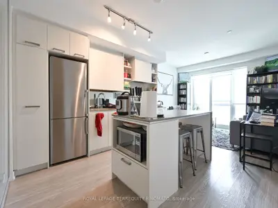 1830 Bloor Street W 813, Toronto W02, ON M6P 0A2