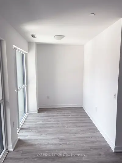 25 Neighbourhood Lane 303, Toronto W07, On M8y 0c4
