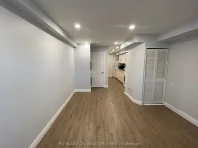 2094 Dufferin Street Main, Toronto W03, ON M6E 3R7