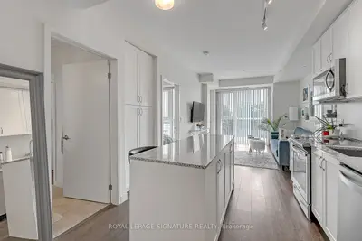 168 Sabina Drive 305, Oakville, ON L6H 7C3