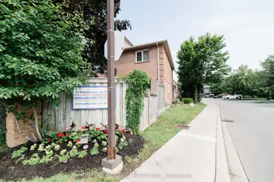 107 Bristol Road E 82, Mississauga, ON L4Z 3P6