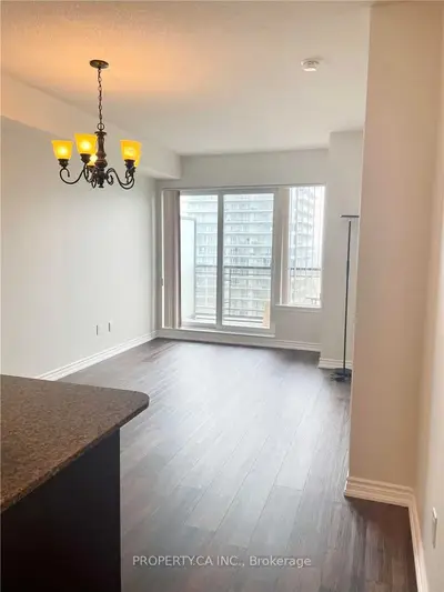 385 Prince Of Wales Drive 2204, Mississauga, ON L5B 0C6