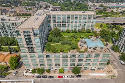 250 Manitoba Street E 603, Toronto W06, On M8y 4g8