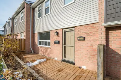 1050 Shawnmarr Drive 106, Mississauga, ON L5H 3V1