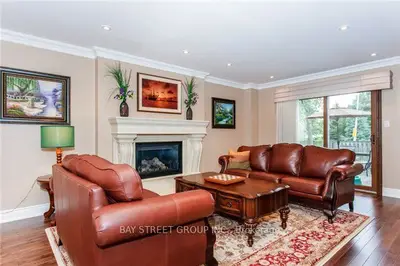 2466 pollard Drive, Mississauga, ON L5C 3H1