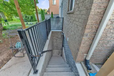 2255 Grand Ravine Drive, Oakville, ON L6H 6A9