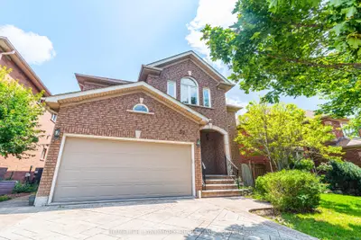 32 Red Maple Lane, Oakville, ON L6H 6C5