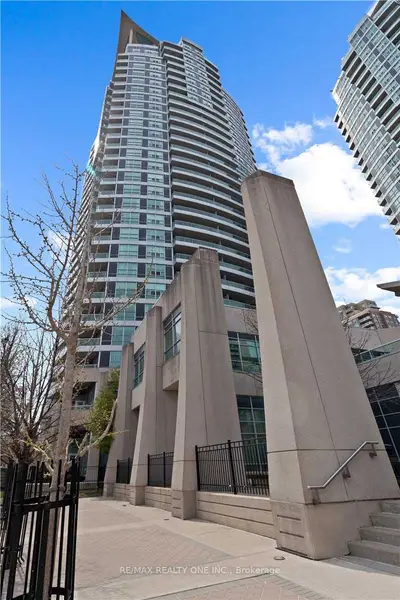 33 Elm Drive W Tp2709, Mississauga, ON L5B 4M2