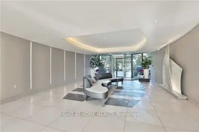 2261 Lake Shore Boulevard W 416, Toronto W06, ON M8V 3X1