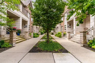 2460 Prince Michael Drive 39, Oakville, ON L6H 7P1