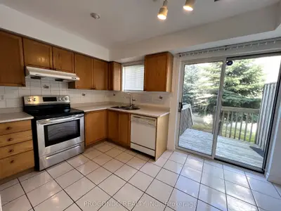 1050 Bristol Road W 73, Mississauga, ON L5V 2E8