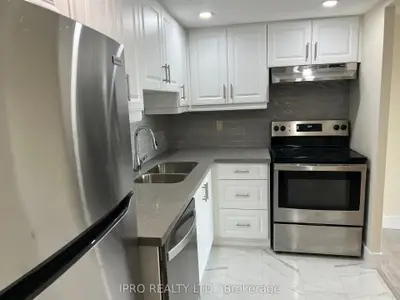 155 Hillcrest Avenue 2110, Mississauga, On L5b 3z2