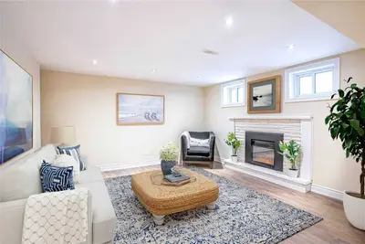 1498 Holburne Road Lower, Mississauga, ON L5E 2L6