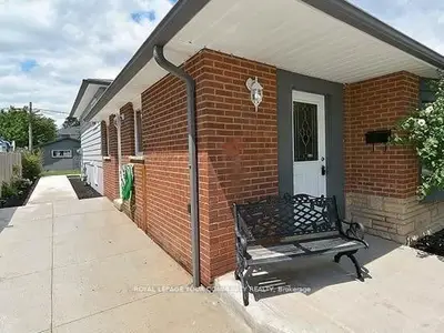 973 Blairholm Avenue, Mississauga, ON L5C 1G5