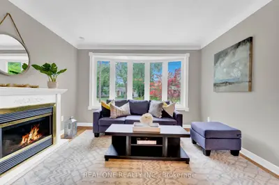 606 Pinegrove Road, Oakville, ON L6K 2C6