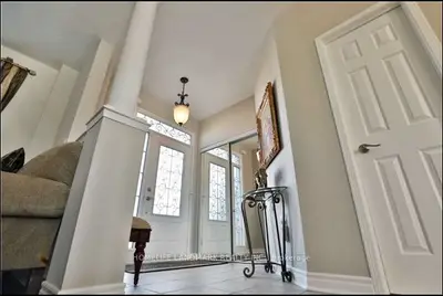 378 Rosegate Way, Oakville, ON L6H 6K3