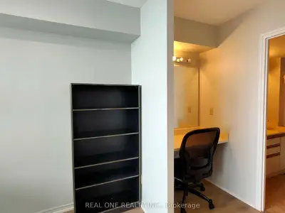 880 Dundas Street W 1404, Mississauga, ON L5C 4H3