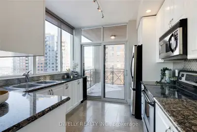 5229 Dundas Street W 2110, Toronto W08, ON M9B 6L9