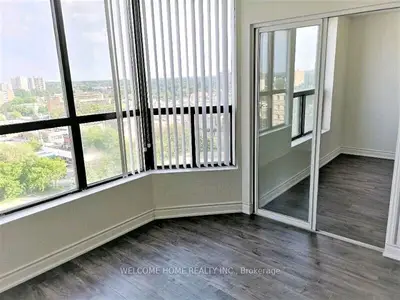 25 Agnes Street 1008, Mississauga, ON L5B 3X7