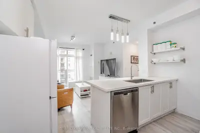 2490 Old Bronte Road 528, Oakville, ON L6M 0Y5