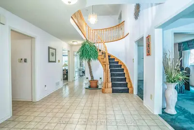 4452 Marshdale Court, Mississauga, On L5m 4e9