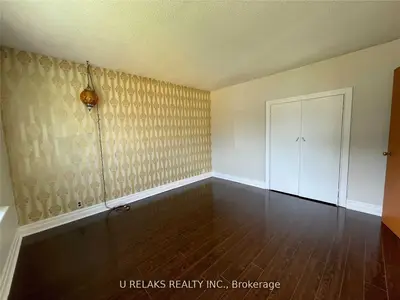 1068 Meredith Avenue, Mississauga, ON L5E 2C9