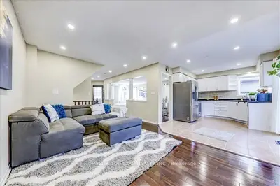 3371 Laburnum Crescent, Mississauga, ON L5N 7M1