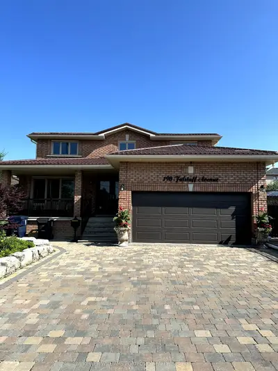 190 Falstaff Avenue, Toronto W04, On M6l 3c3